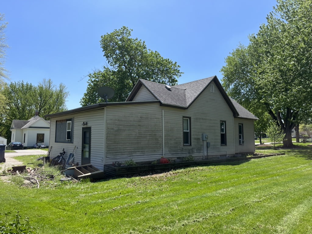 135 1st St Manning IA 51455 37